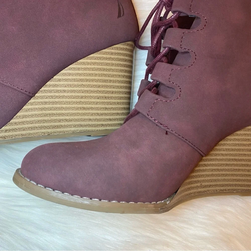Nautica Mauve Wedges Size 6.5